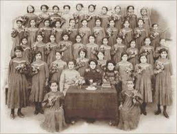 Schülerinnen des Sahakyan-Lizeums in Konya, 1910