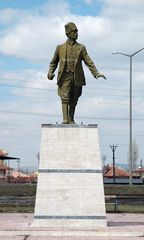 Boğazlıyan Terminal Park: Denkmal für Kemal Bey Boğazlıyan Terminal Park: Denkmal für Kemal Bey