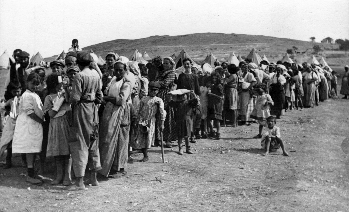1922: zwangsausgebürgerte Griechinnen und Griechen während der Deportation - (Ref-Nr. img005)