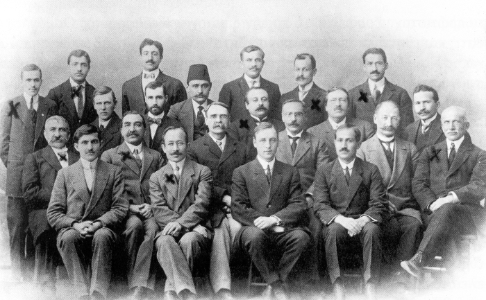 1914: Die armenischen und griechischen Lehrkräfte des„Anatolia“ College von Marsowan (Mersifon) im Pontos. Viele wurden später ermordet (aus dem Archiv des College in Thessaloniki) - (Ref-Nr. img012e)